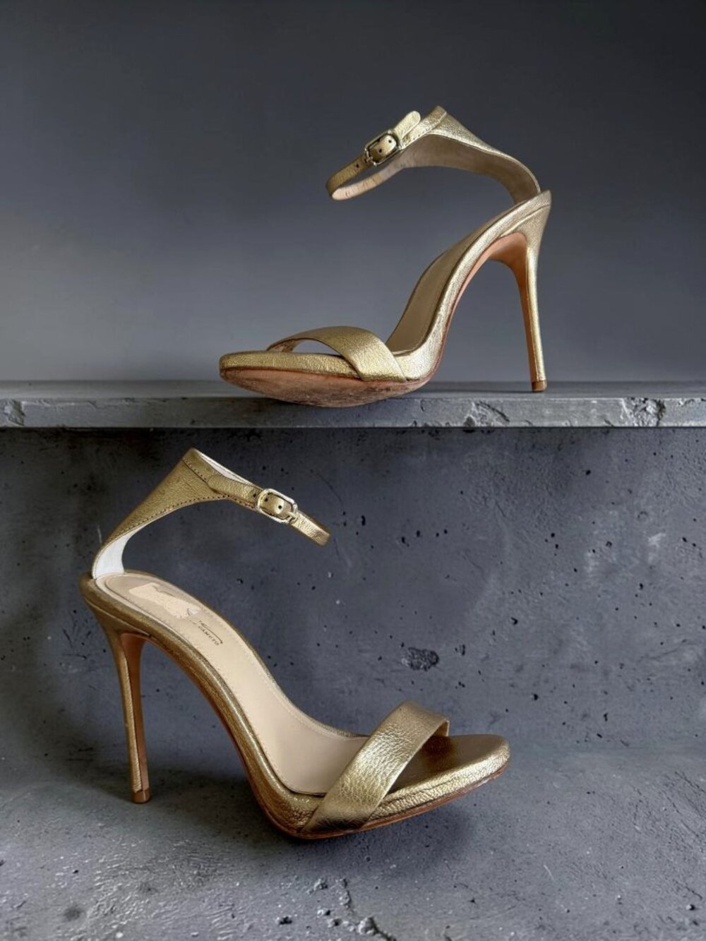 VINCE CAMUTO Gold Leather Heels Sandals Size 5.5